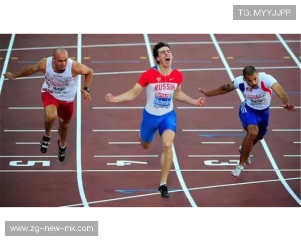 田径1500米体能拉满冲刺,突破极限挑战自我 田径1500米体能拉满冲刺,突破极限挑战自我